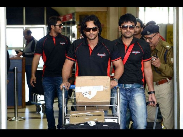 రాంచీ లో తెలుగు స్టార్ హీరోలు- ప్రాక్టీస్ మ్యాచ్ (ఫోటోలు)