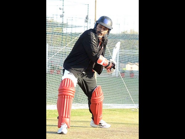 రాంచీ లో తెలుగు స్టార్ హీరోలు- ప్రాక్టీస్ మ్యాచ్ (ఫోటోలు)