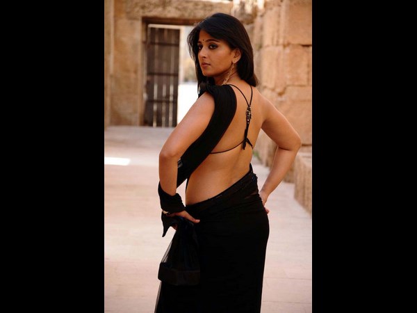 కుర్రాళ్ళకి మాత్రమే: క్రిర్రు ఎక్కించే కోక...కైపక్కిస్తున్న పాప ...అనుష్క 