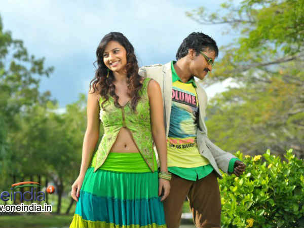 పంచె జారిన..... ('మిస్టర్ పెళ్లికొడుకు' రివ్యూ)