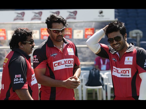 రామ్ చరణ్ అండ్ టీమ్ కొట్టుడే కొట్టుడు( సిసిల్ 3: ఫోటోలు) 