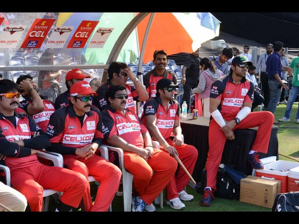 రామ్ చరణ్ అండ్ టీమ్ కొట్టుడే కొట్టుడు( సిసిల్ 3: ఫోటోలు) 