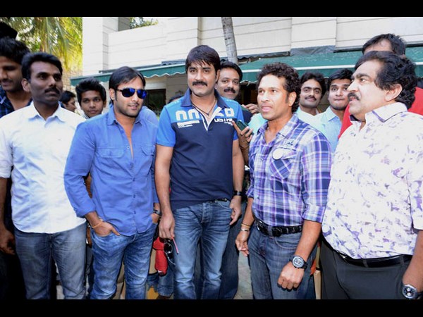 సచిన్‌ను కలిసిన తెలుగు హీరోల ఆనందం(ఫోటో ఫీచర్)