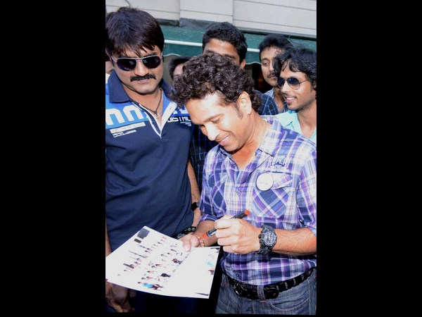 సచిన్‌ను కలిసిన తెలుగు హీరోల ఆనందం(ఫోటో ఫీచర్)