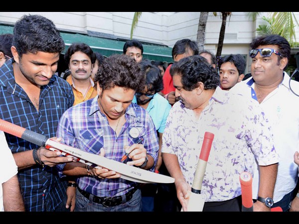 సచిన్‌ను కలిసిన తెలుగు హీరోల ఆనందం(ఫోటో ఫీచర్)