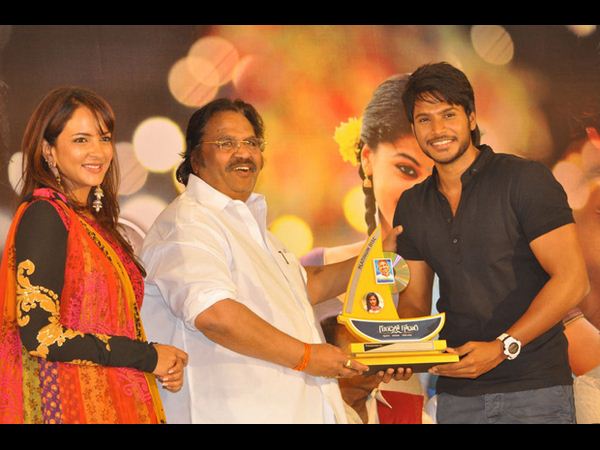 ‘గుండెల్లో గోదారి’ ట్రిపుల్ ప్లాటినమ్ డిస్క్ వేడుక(ఫోటోలు)