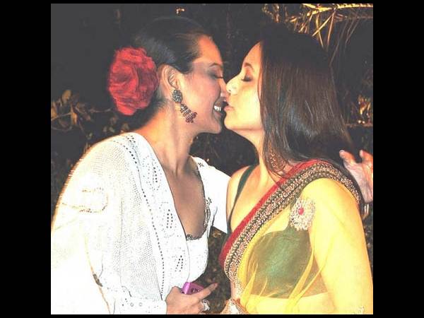 ము..ము..ముద్దు మిస్సైందా?(కెమెరాకు చిక్కిన సినీ స్టార్స్)