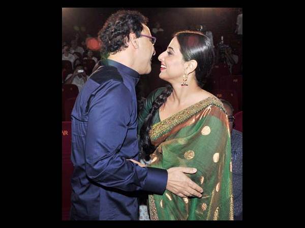 ము..ము..ముద్దు మిస్సైందా?(కెమెరాకు చిక్కిన సినీ స్టార్స్)