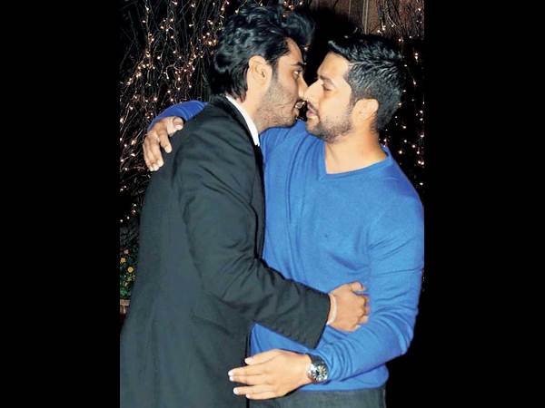 ము..ము..ముద్దు మిస్సైందా?(కెమెరాకు చిక్కిన సినీ స్టార్స్)