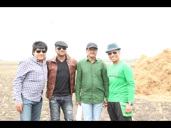 పుట్టిన రోజు వేడకలో పవన్ కళ్యాణ్ ( అరుదైన ఫోటోలు)