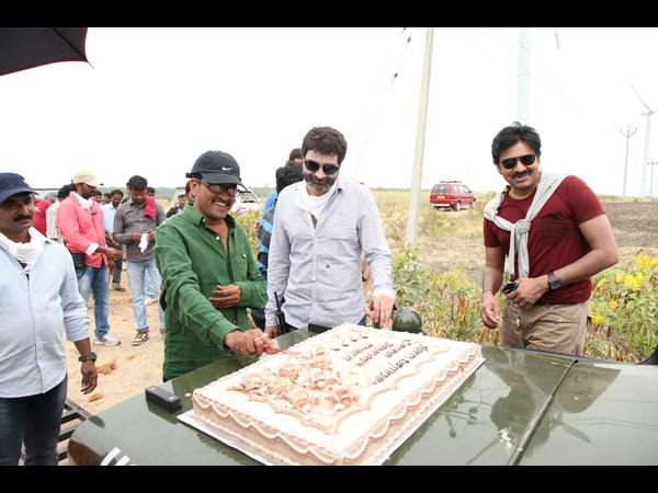 పుట్టిన రోజు వేడకలో పవన్ కళ్యాణ్ ( అరుదైన ఫోటోలు)