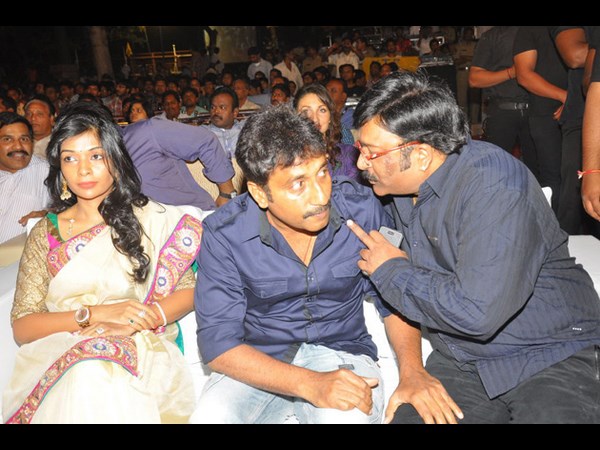 ఎన్టీఆర్ ‘బాద్‌షా’ ఆడియో వేడుక (ఫోటోలు)