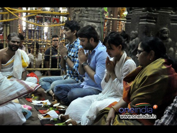 ఫొటోలు: శ్రీకాళహిస్తిలో సిద్ధార్థ, సమంత