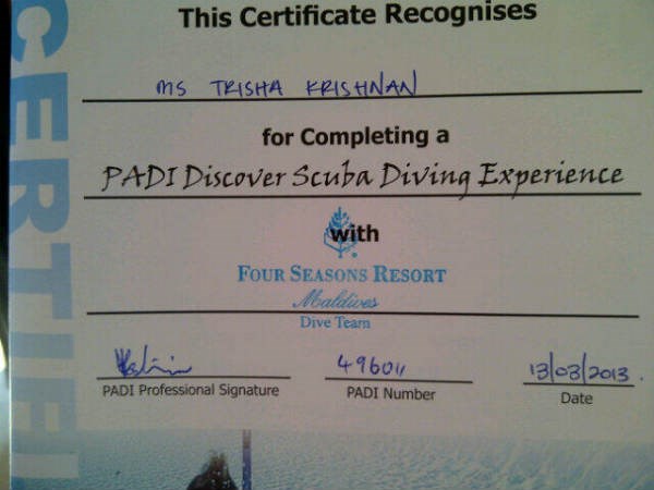 సముద్రంలో త్రిష స్కూబా డైవింగ్ (హాట్ ఫోటోలు)