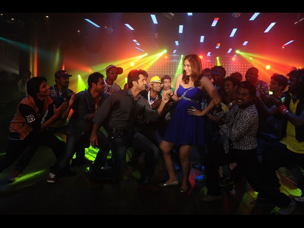 హాట్ పిక్చర్స్: మత్తెక్కించే జ్వాలా రోమాన్స్