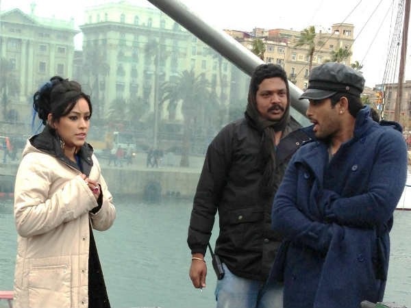 'ఇద్దరమ్మాయిలతో' లో ఐటం గర్ల్ ఈ సెక్స్ బాంబే( లొకేషన్ ఫోటోలు)