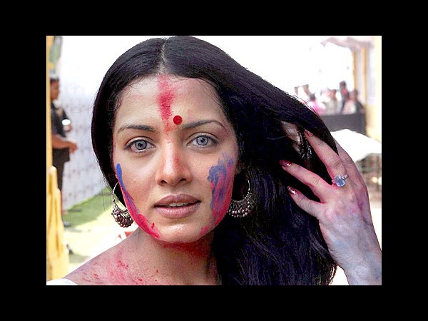 హోళీ...సినీ తారల అందాల కేళి (హాట్ ఫొటోస్)