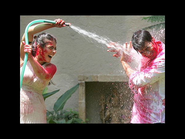 హోళీ...సినీ తారల అందాల కేళి (హాట్ ఫొటోస్)