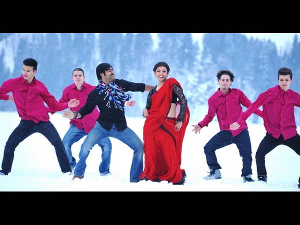 సాలిడ్ గా సౌండ్ రేపుతున్న 'బాద్ షా' స్టిల్స్(ఫోటోలు)