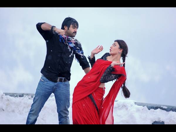 సాలిడ్ గా సౌండ్ రేపుతున్న 'బాద్ షా' స్టిల్స్(ఫోటోలు)