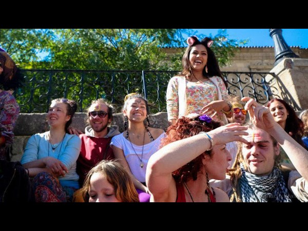 'ఇద్దరు అమ్మాయిలతో....' క్రేజీగా బన్నీ ఇలా (కొత్త ఫోటోలు)