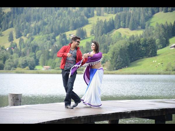 హీటెక్కిస్తున్న నయనతార-నాగార్జున రొమాన్స్ (ఫోటోలు)