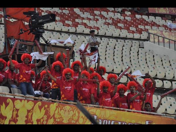 ఐపీఎల్ మ్యాచ్‌లో ‘గౌరవం’ ఆడియో రిలీజ్...(ఫోటోలతో)