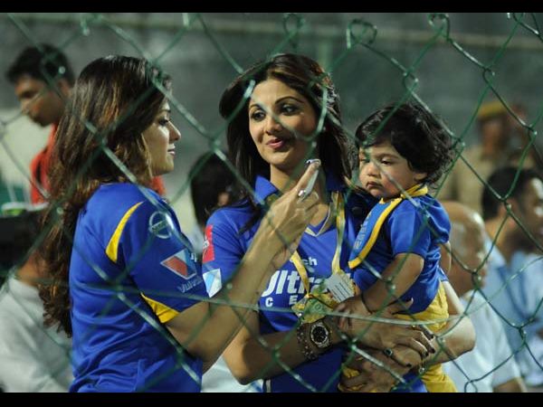 ముద్దొస్తున్న శిల్పా శెట్టి కొడుకు (ఫస్ట్ లుక్ ఫోటోలు)