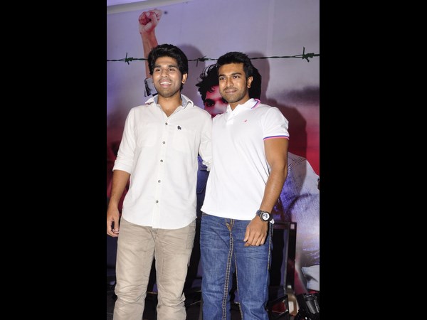 గౌరవం : సెంటరాఫ్ అట్రక్షన్‌గా రామ్ చరణ్ (ఫోటోలు)