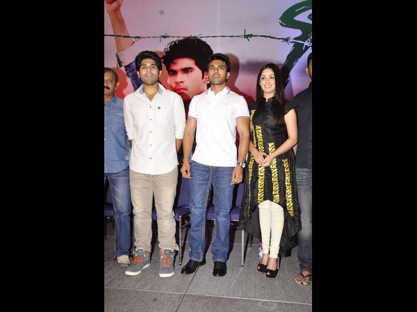 గౌరవం : సెంటరాఫ్ అట్రక్షన్‌గా రామ్ చరణ్ (ఫోటోలు)