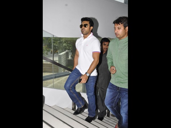 గౌరవం : సెంటరాఫ్ అట్రక్షన్‌గా రామ్ చరణ్ (ఫోటోలు)