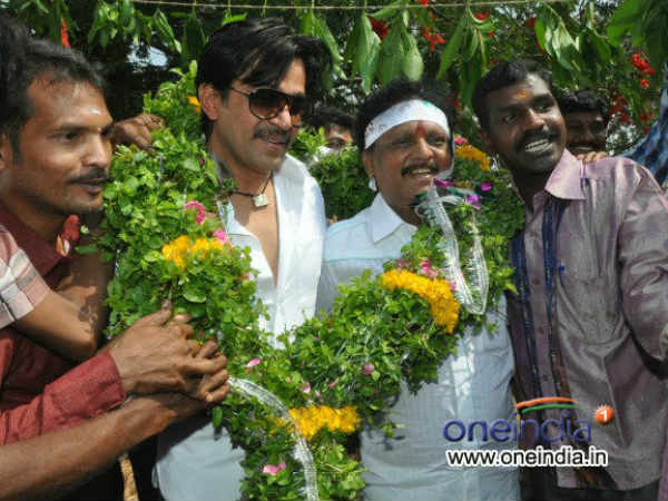 ఫోటోలు: అర్జున్-లక్ష్మీరాయ్‘రాణీ రాణమ్మ’కు దాసరి క్లాప్