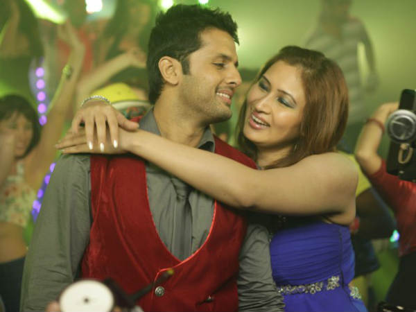 కుర్రహీరో హిట్ ఫార్ములా: కామెడీ విత్ పవన్‌ మేనియా