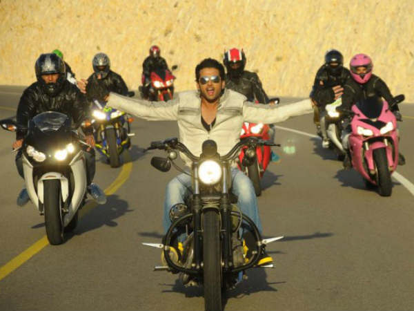 కుర్రహీరో హిట్ ఫార్ములా: కామెడీ విత్ పవన్‌ మేనియా