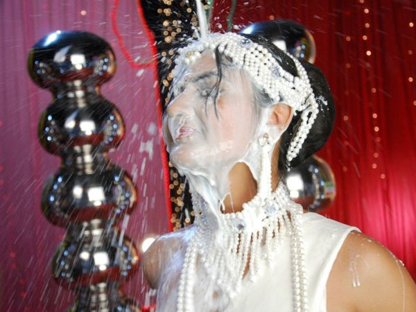 హీరోయిన్ బొడ్డుపై గురిపెట్టిన అల్లరి నరేష్ (హాట్ ఫోటోలు)