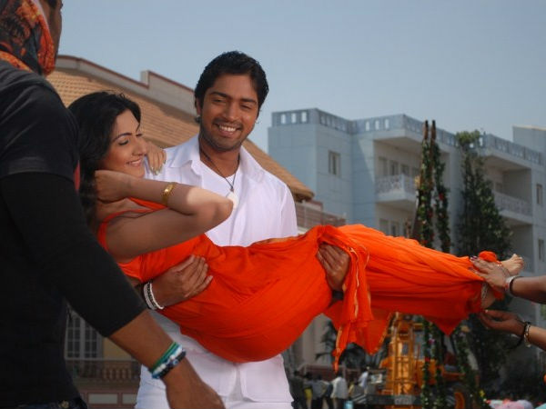  హీరోయిన్ బొడ్డుపై గురిపెట్టిన అల్లరి నరేష్ (హాట్ ఫోటోలు)