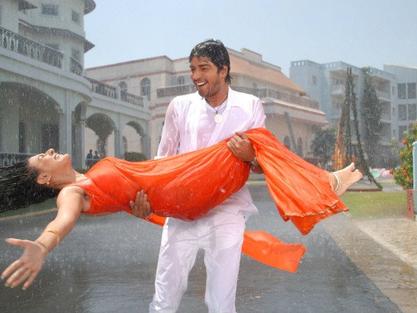  హీరోయిన్ బొడ్డుపై గురిపెట్టిన అల్లరి నరేష్ (హాట్ ఫోటోలు)