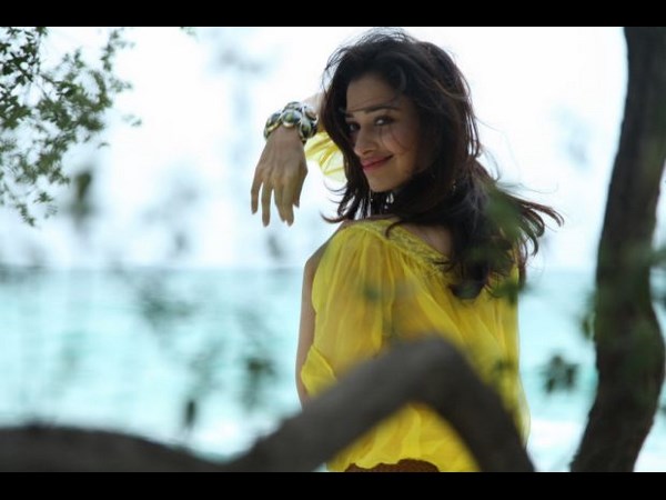 అదీ తమన్నా 'తడాఖా' (హాట్ గా రెచ్చిపోయిన ఫోటోలు