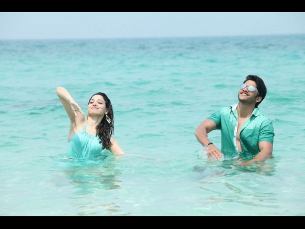 అదీ తమన్నా 'తడాఖా' (హాట్ గా రెచ్చిపోయిన ఫోటోలు