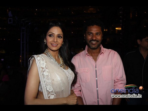 శ్రీదేవి ‘పద్మశ్రీ’ పార్టీ, సెక్సీ లుక్‌తో జాహ్నవి (ఫోటోలు)