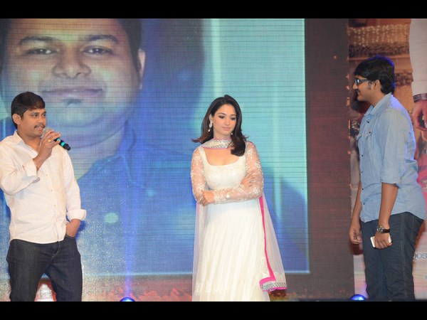 'తడాఖా' ఆడియోలో బెల్లంకొండ ఓపెన్ ఛాలెంజ్ (ఫోటోలతో) 