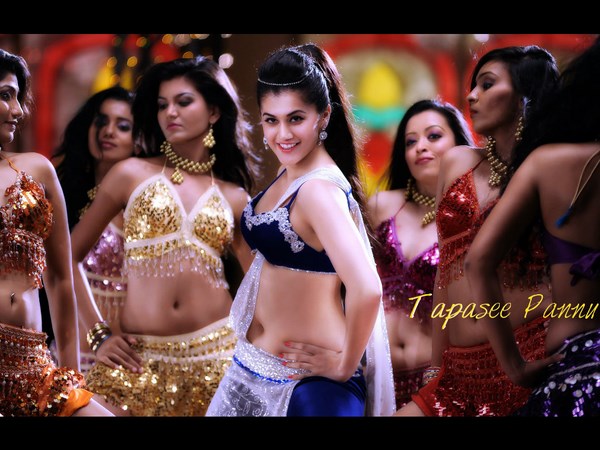 శృంగార దేవతలా మత్తెక్కిస్తున్న తాప్సి (హాట్ ఫోటోలు)