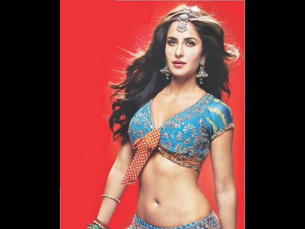 క్రతినా కైఫ్, సెక్సీనెస్ కేరాఫ్...(హాట్ ఫోటోస్)