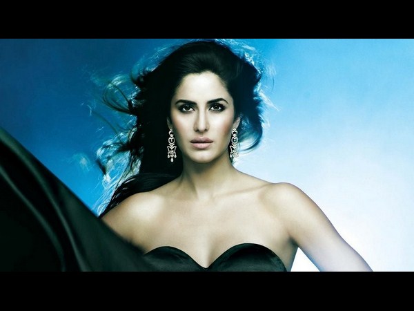 క్రతినా కైఫ్, సెక్సీనెస్ కేరాఫ్...(హాట్ ఫోటోస్)