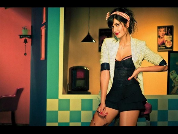 క్రతినా కైఫ్, సెక్సీనెస్ కేరాఫ్...(హాట్ ఫోటోస్)