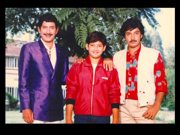 వెంకీ చంకలో మహేష్ బాబు(చిన్ననాటి అరుదైన ఫోటోలు)