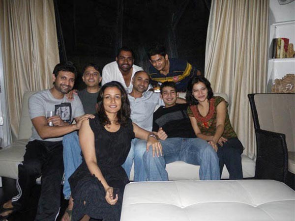 వెంకీ చంకలో మహేష్ బాబు(చిన్ననాటి అరుదైన ఫోటోలు)