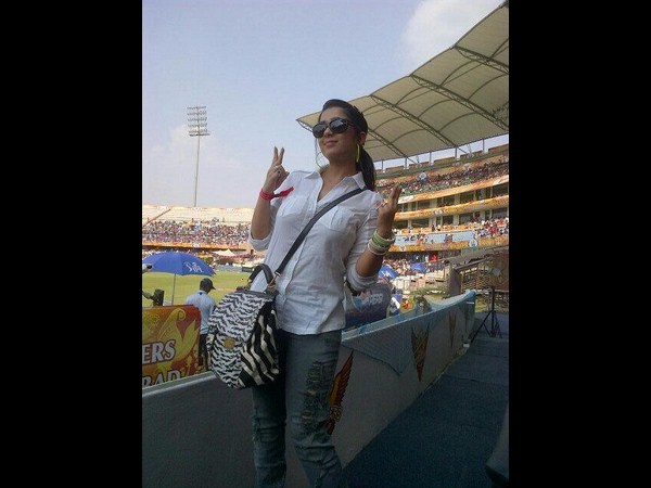 అల్లు శిరీష్‌తో చార్మి హల్‌చల్, నెక్ట్స్ మంత్ర దర్శకుడితో