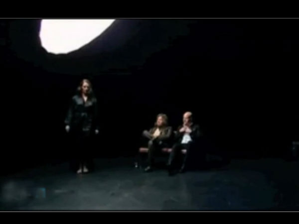 పిక్చర్స్ : టీవీ షోలో న్యూడ్ లేడీ, సర్వత్రా విమర్శలు