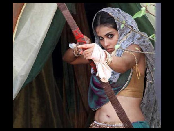 కత్తిలాంటి హీరోయిన్లు, కత్తిపట్టి రక్తం చిందిస్తే!(ఫోటో ఫీచర్)